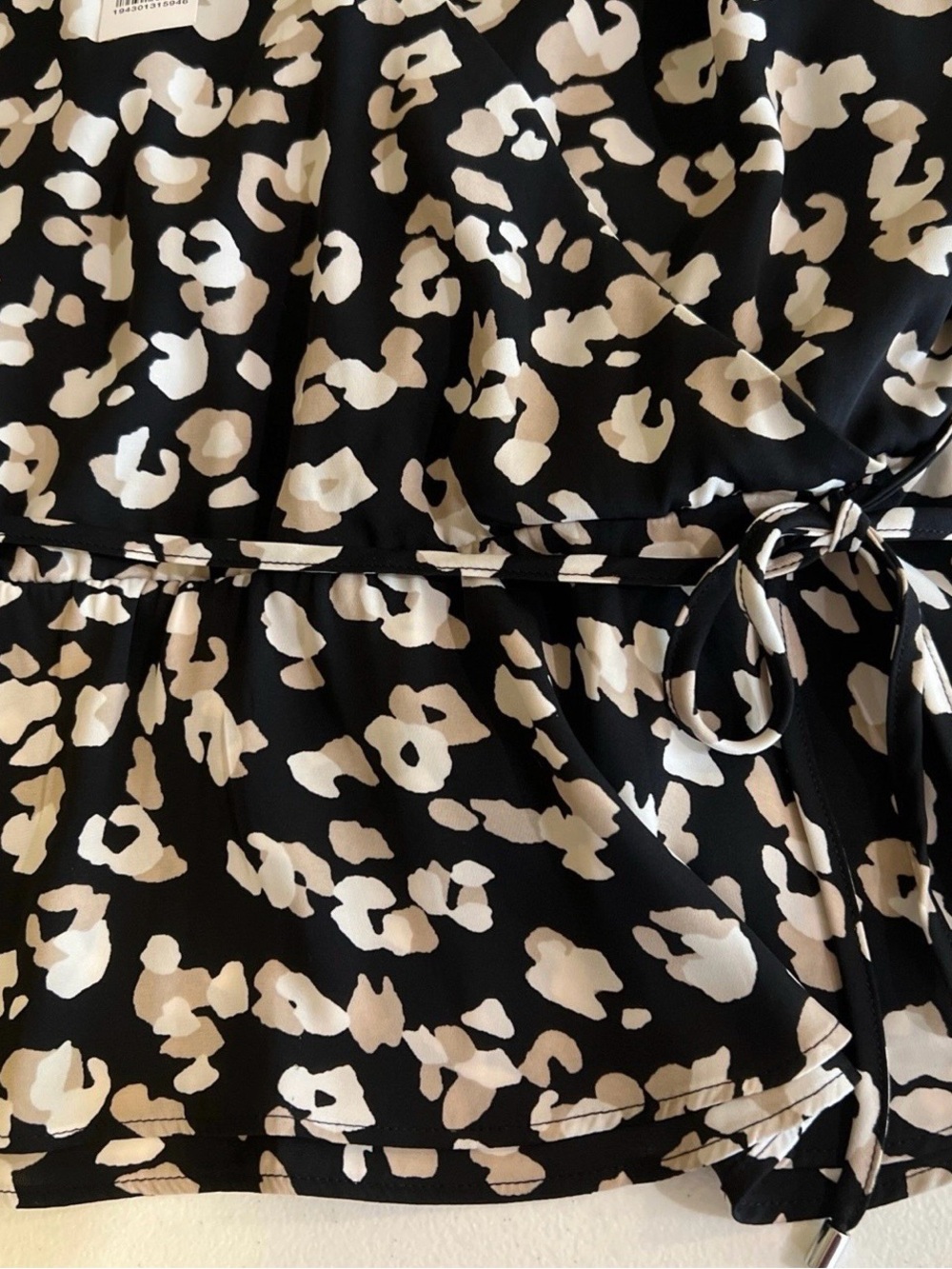 White House Black Market Surplus Tie Camisole Size Medium Black Multi - Picture 8 of 9